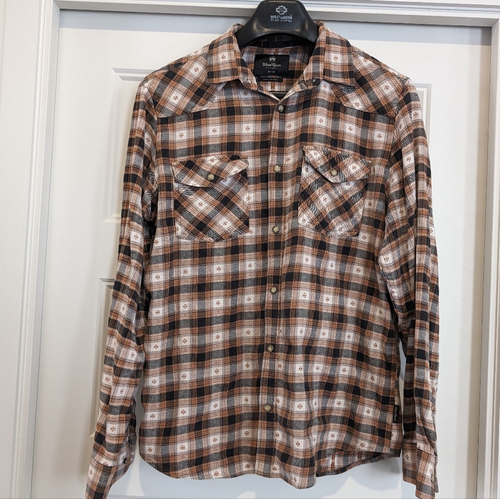 WindRiver woman's shirt size M